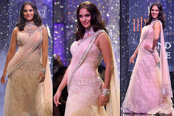7 Actresses Who Walked The Ramp In Their Pregnancy And Flaunted Their Baby Bump In Style